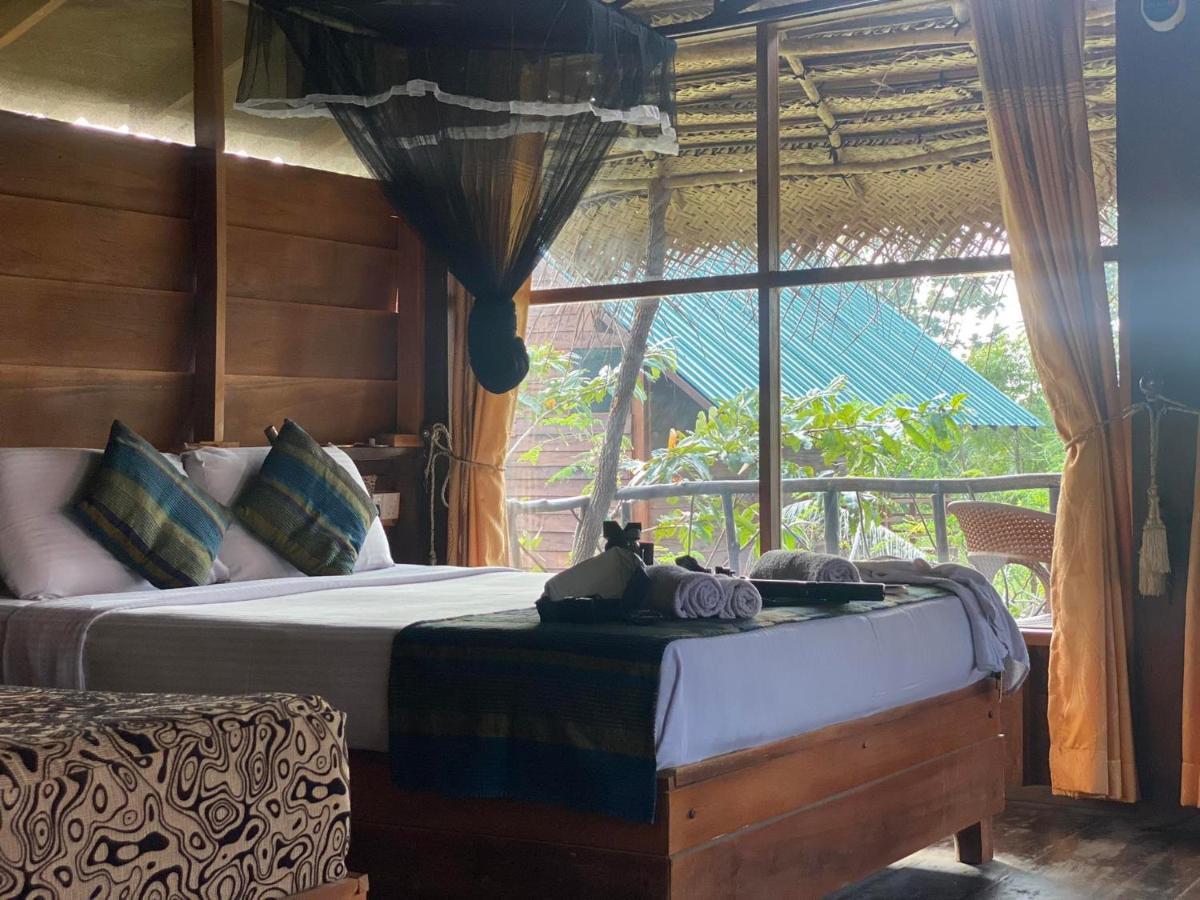 Chena Huts Eco Resort Szigirija Kültér fotó