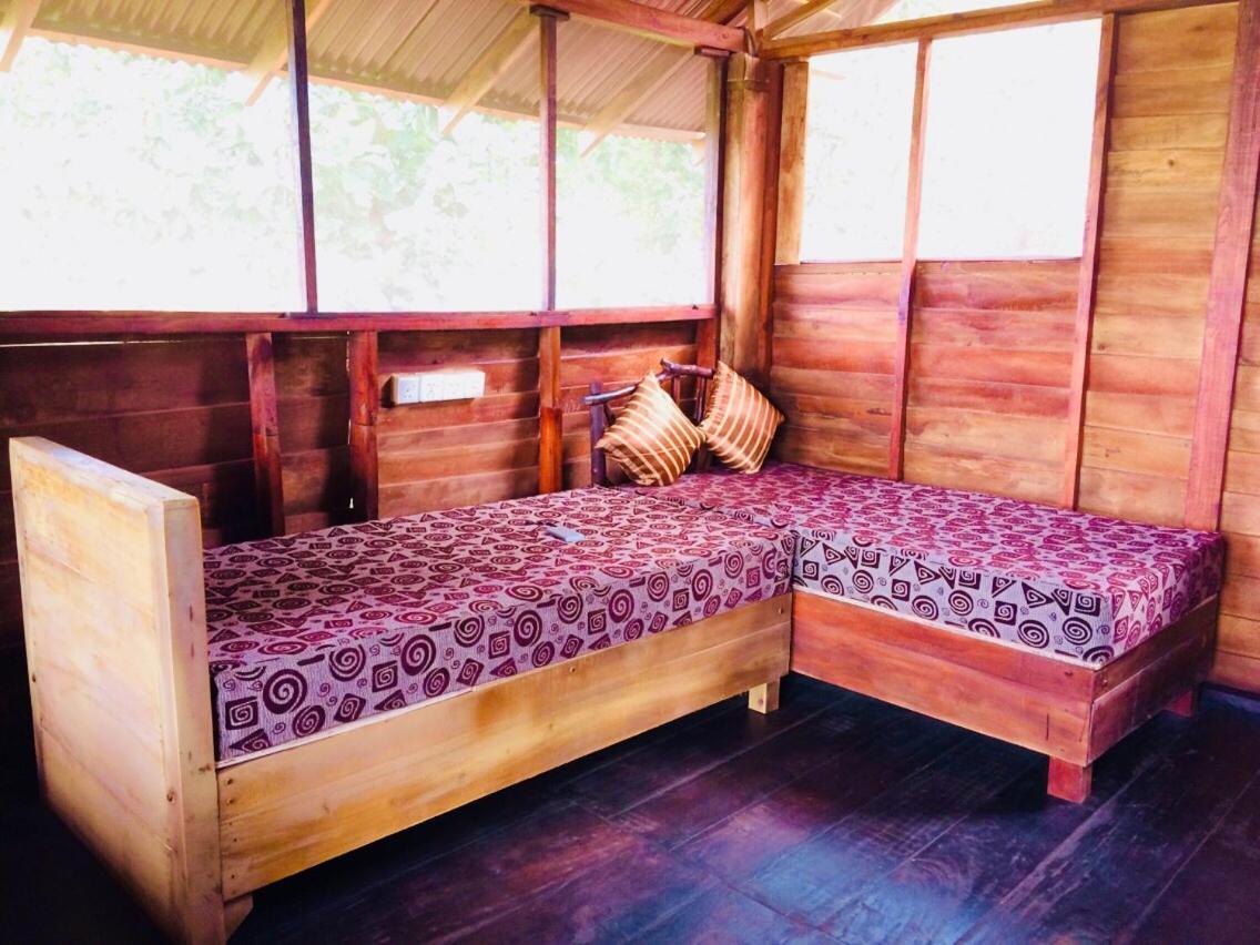 Chena Huts Eco Resort Szigirija Kültér fotó