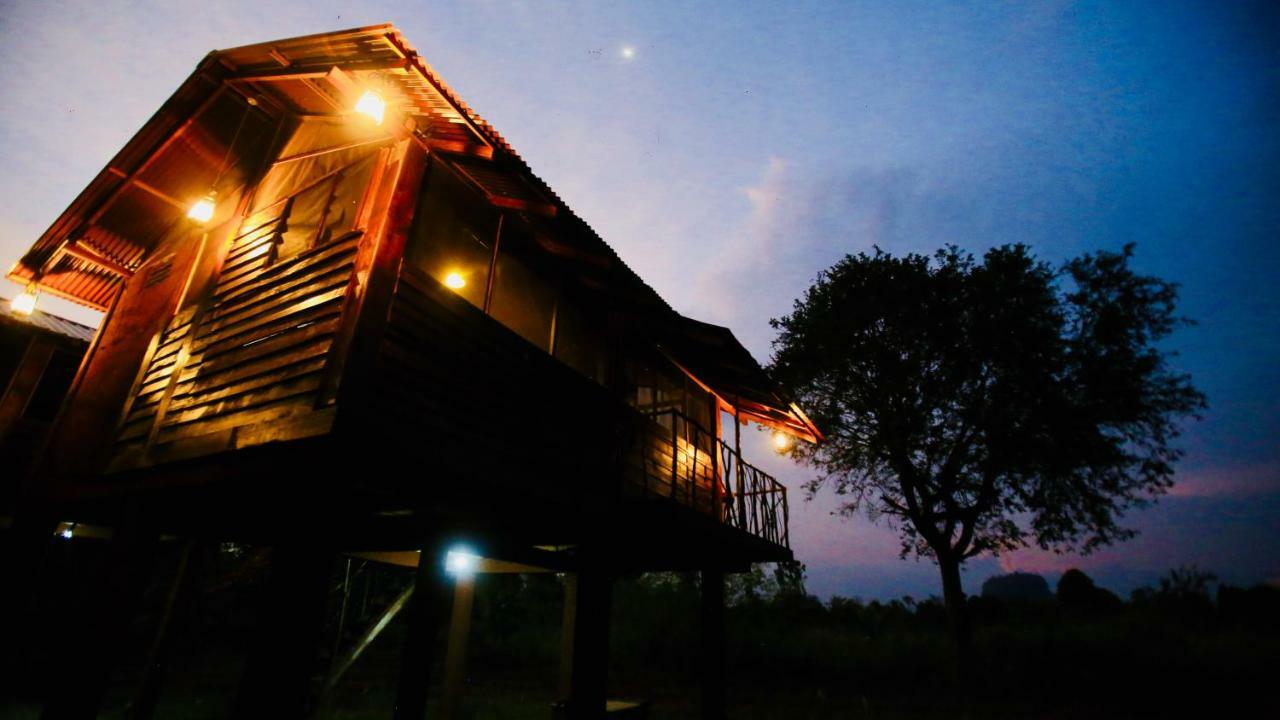 Chena Huts Eco Resort Szigirija Kültér fotó