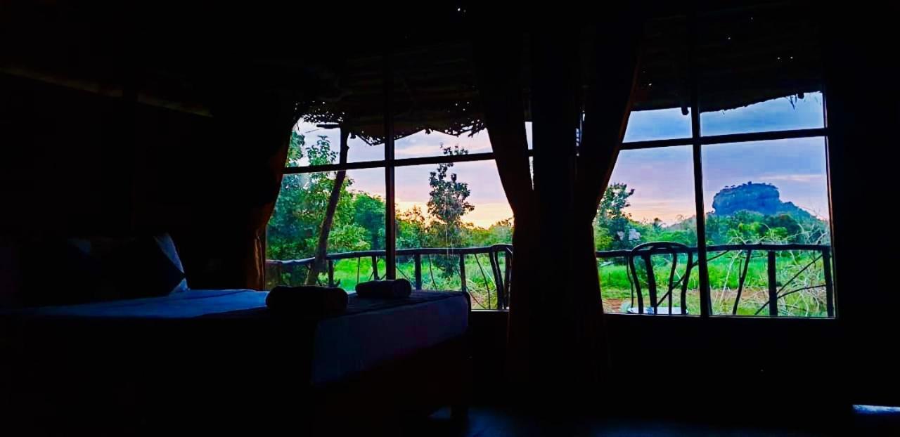 Chena Huts Eco Resort Szigirija Kültér fotó